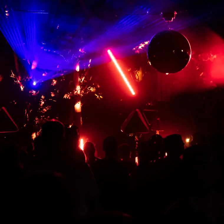 Lasers over the dancefloor